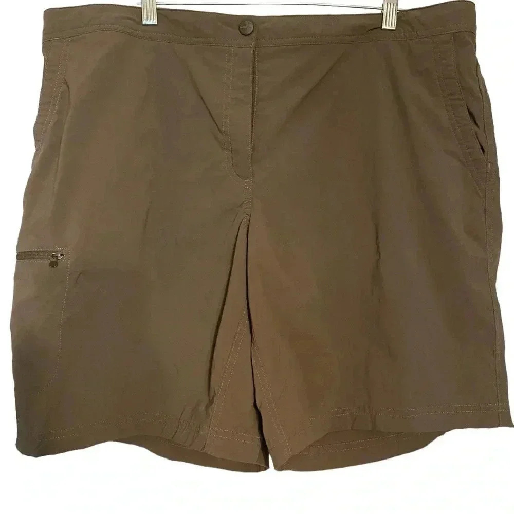 LL Bean Women’s Hiking shorts plus size. Water repellent spandex blend